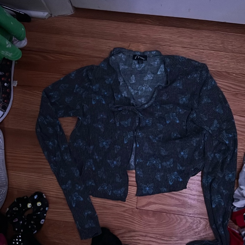 Cute,soft cropped butterfly top
